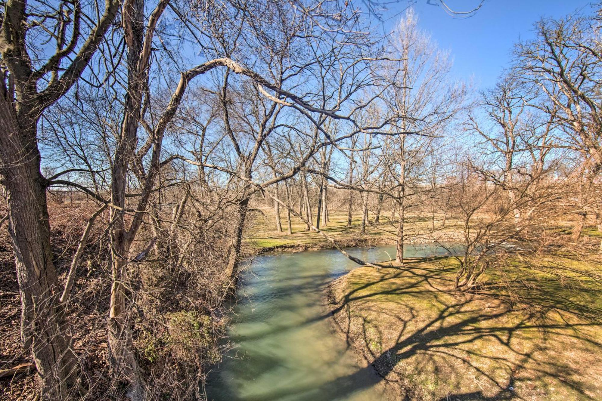 Runningwater Apartment In Lancaster With Deck Εξωτερικό φωτογραφία