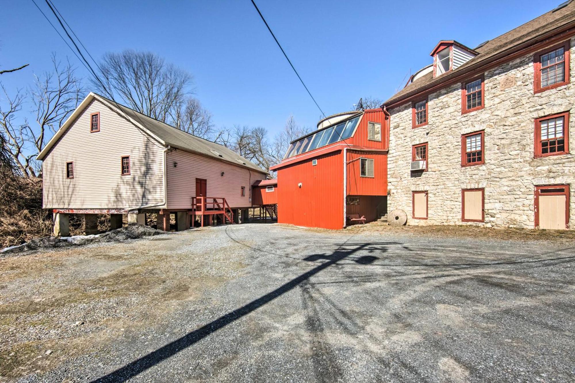 Runningwater Apartment In Lancaster With Deck Εξωτερικό φωτογραφία